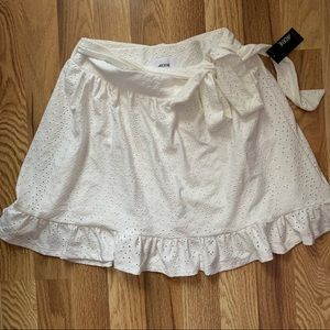 Eyelet skirt